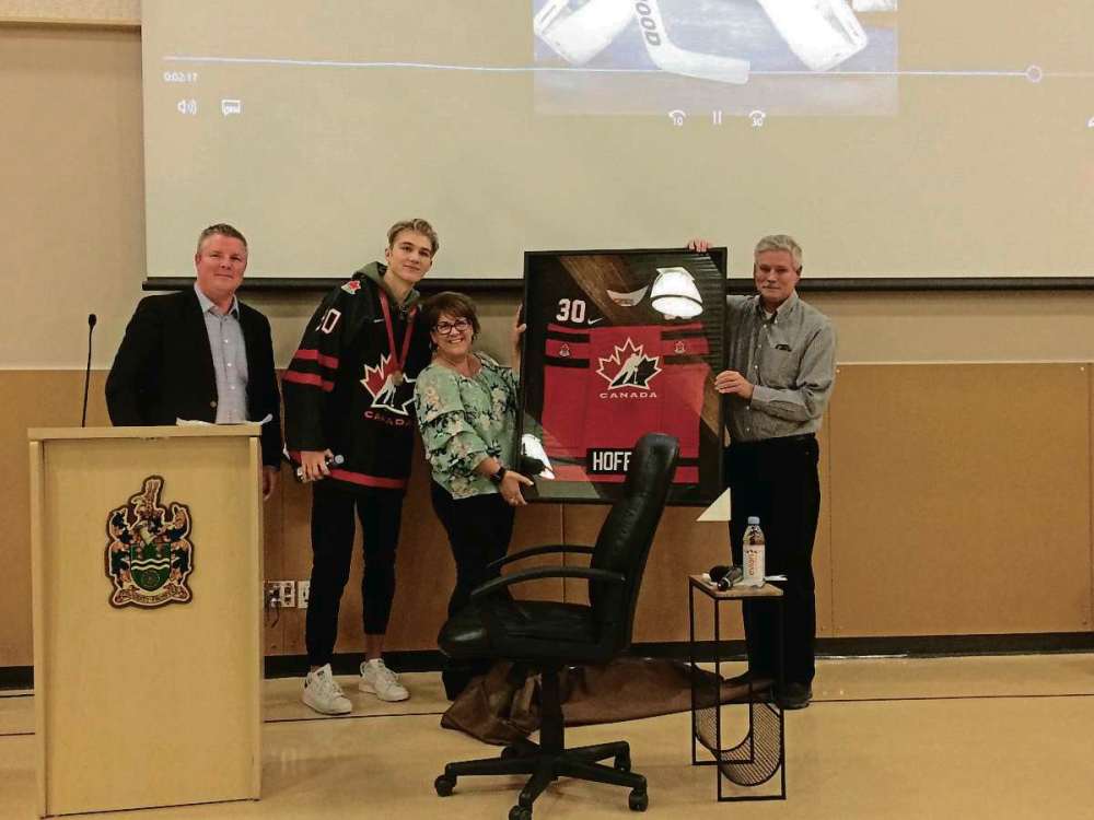 Andrea Geary
(From left) Headingley mayor John Mauseth, World Junior gold medal-winning goalie Joel Hofer, and municipal councillors Yolande Franzmann and Tom Roche are shown on Feb. 10 with Hofer’s Team Canada jersey, which will be placed in the Phoenix Community Centre’s Hockey Hutch.