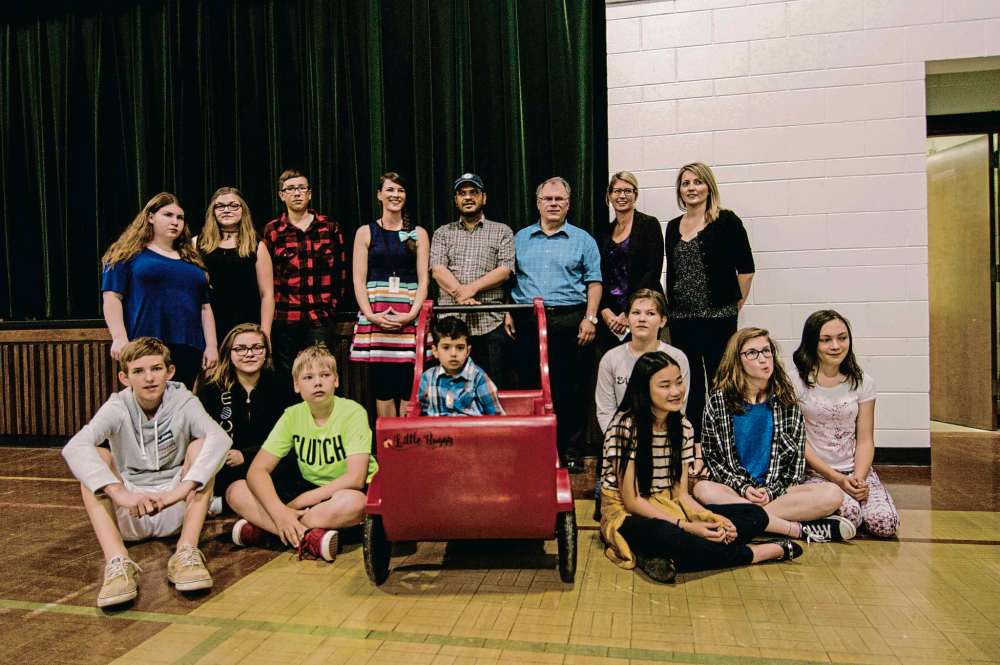 Alana Trachenko
Nathanja Gingerich’s Grade 7 class presented the Ei Sabsabi family with a Little Buggy Co. wagon at an assembly to welcome the Syrian family to Winnipeg. Back row, from left: Angeline Chahine, Bryndee Wilson, David Froese, Nathanja Gingerich (Grade 7 teacher), Yahya Ei Sabsabi, Antoine Chahine, Michelle Armstrong (Little Buggy Co. founder), Katie Steppler (Little Buggy Co. founder);
Front row: Kris Einarson, Linnea Wilson, Ethan Friesen, Zekariah Ei Sabsabi, Nina Sun, Maria Denysyuk, Carina Houldsworth, Isleana Rotoff.