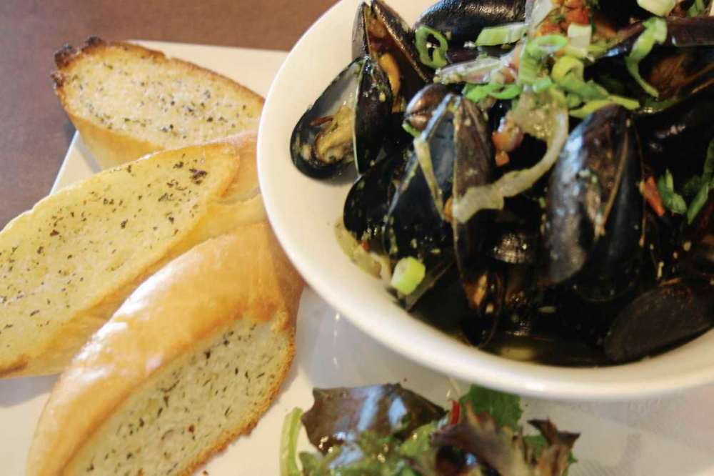 Photo by Kathryne Grisim
The mussels at 925 Bistro & Lounge, steamed in dill and white wine.