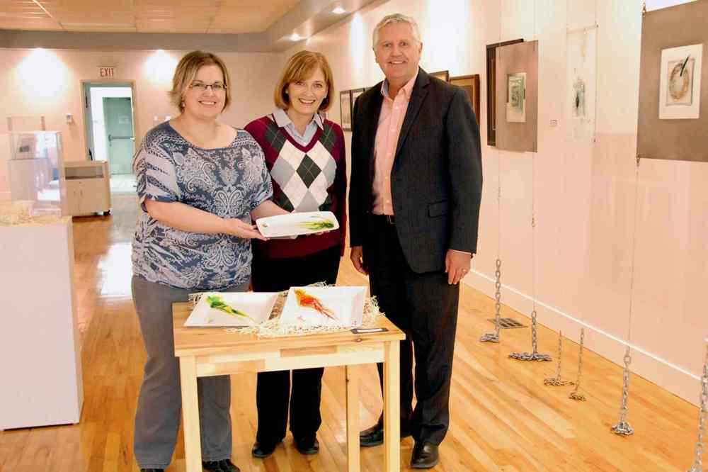 Supplied photo
St. Johns MLA Gord Mackintosh at Ogniwo Polish Museum with Dorothy Paryzek, board member and exhibiting artist, and Christine Tabbernor, president.