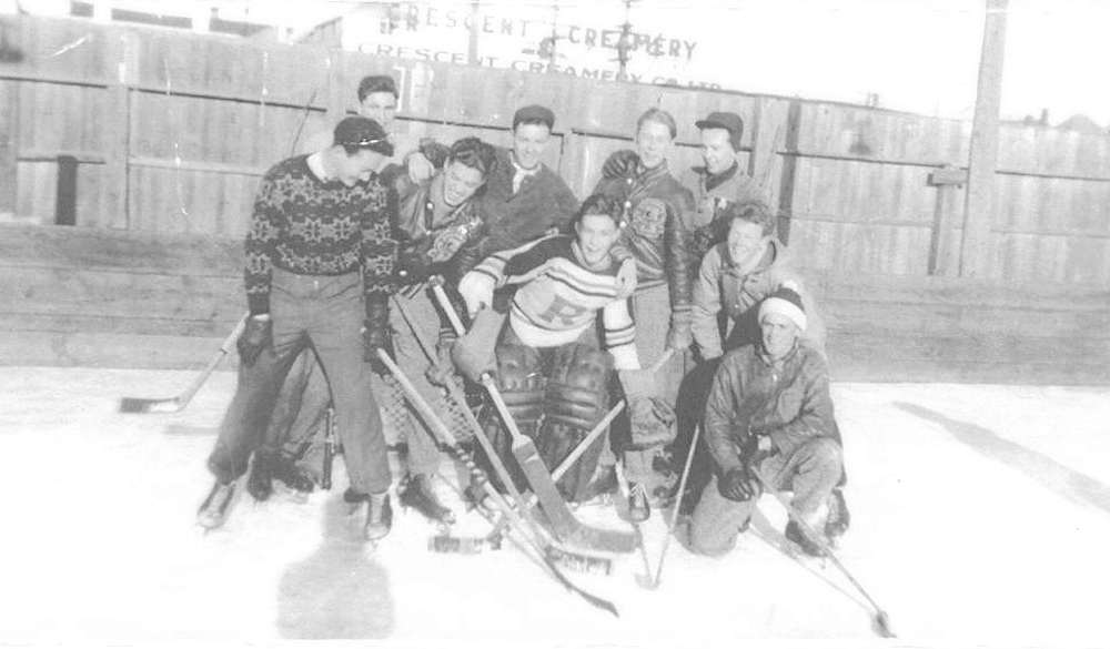 Supplied photo
Frank Mathers and friends at one of the old Sherburn Street outdoor rinks in Winnipeg. Picture are (from left): unknown, unknown, Frank Mathers, Ted Morrey, goalie Ralph Jones, Bill Tindall, Jordan Ethans, Bob Feldsted, Jim McCrea.