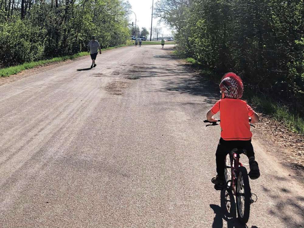Photo by Ryan Palmquist
Foot and bicycle traffic on Niakwa Road has increased since the tunnel under Fermor Avenue was completed in 2019.