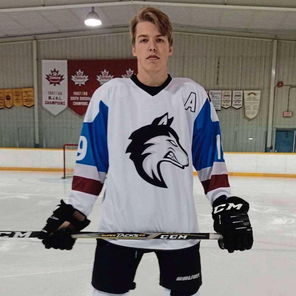 Collège Sturgeon Heights Collegiate Huskies hockey player Ryan Ostermann.