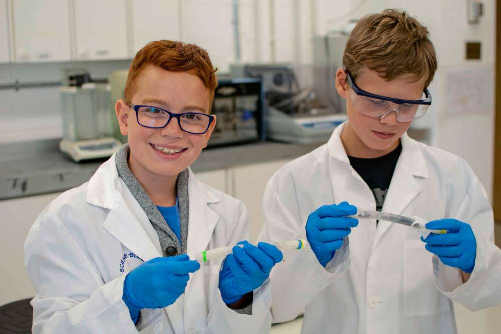 Aug. 28, 2018 - Grosvenor School students Charlie Buehler and Merrick Williamson look for kale seeds in the experiment that was sent into space earlier this summer. (EVA WASNEY/CANSTAR COMMUNITY NEWS/METRO)