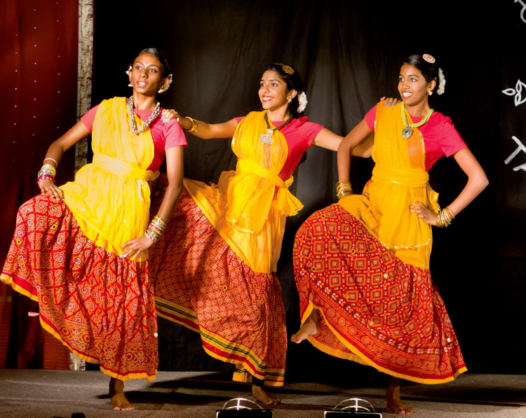 (SUPPLIED)
Dancers perform at a previous Tamil pavilion. This year's pavilion will run Aug. 11 to 17 at the Burton Cummings Community Centre at 960 Arlington St.