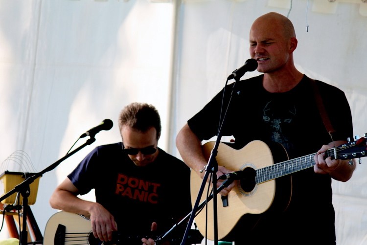 Fundraising concert helps raise roofs – Our Communities