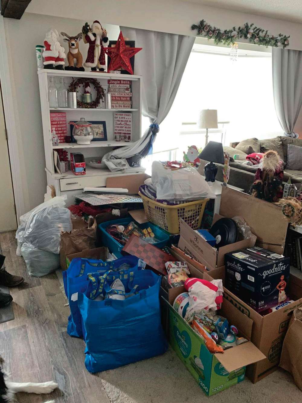 Supplied photo
Fort Richmond resident Jaime Webster launched South Winnipeg Assists Santa last year after a woman reached out to her asking if she knew community members willing to make her a holiday hamper. Now in its second year, Webster and her “elves” are delivering hampers to 14 families.