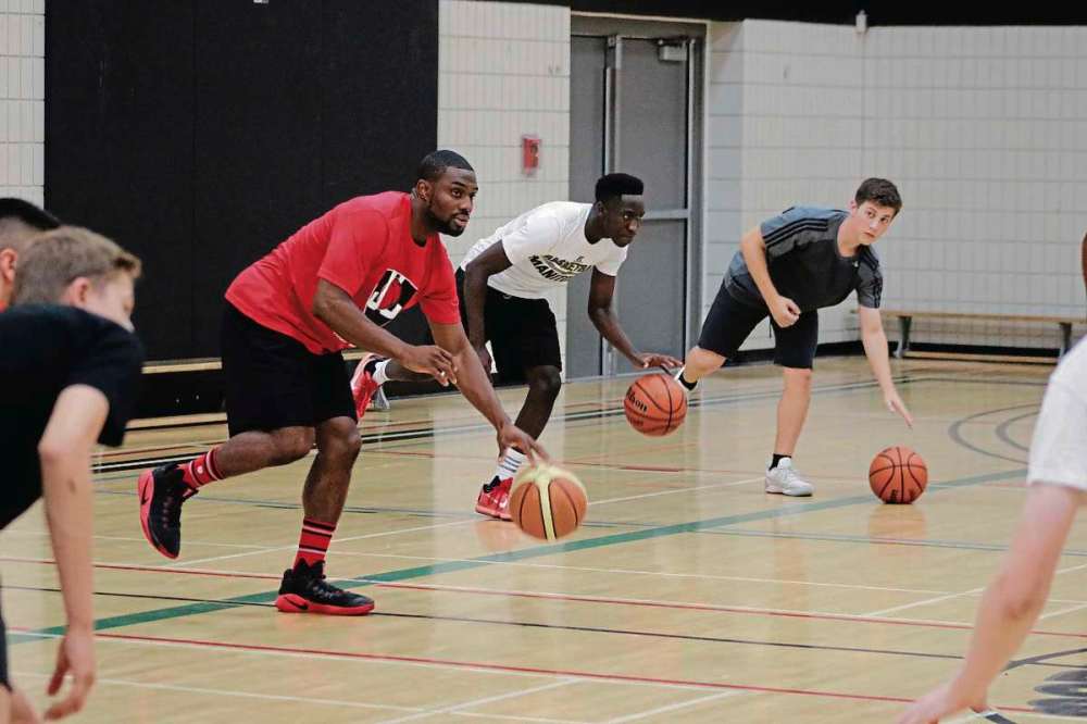 Photo by Ligia Braidotti
Jarred Ogungbemi-Jackson (in red) hosts high-level basketball camp at the Maples Community Centre.