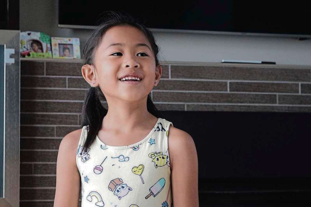 Photo by Ligia Braidotti
Ivy Lopez Sarmiento’s daughter Isabel sings O Canada in Filipino.