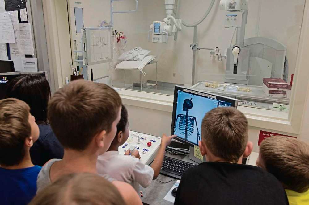 Supplied photo by Darin Kachanoski, Wellness Photographer
Kids learn about X-rays at the Medical Masters camp offered for children eight to 12 years old.