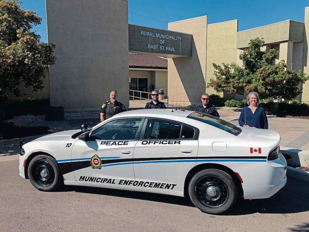 Supplied photo
East St. Paul council recently approved $50,000 for Prairie Bylaw Enforcement to conduct visibility patrols of the community on evenings and weekends. Pictured, from left: PBLE officers Evans and Simpson, PBLE owner Dave Prudhomme, and mayor Shelley Hart.