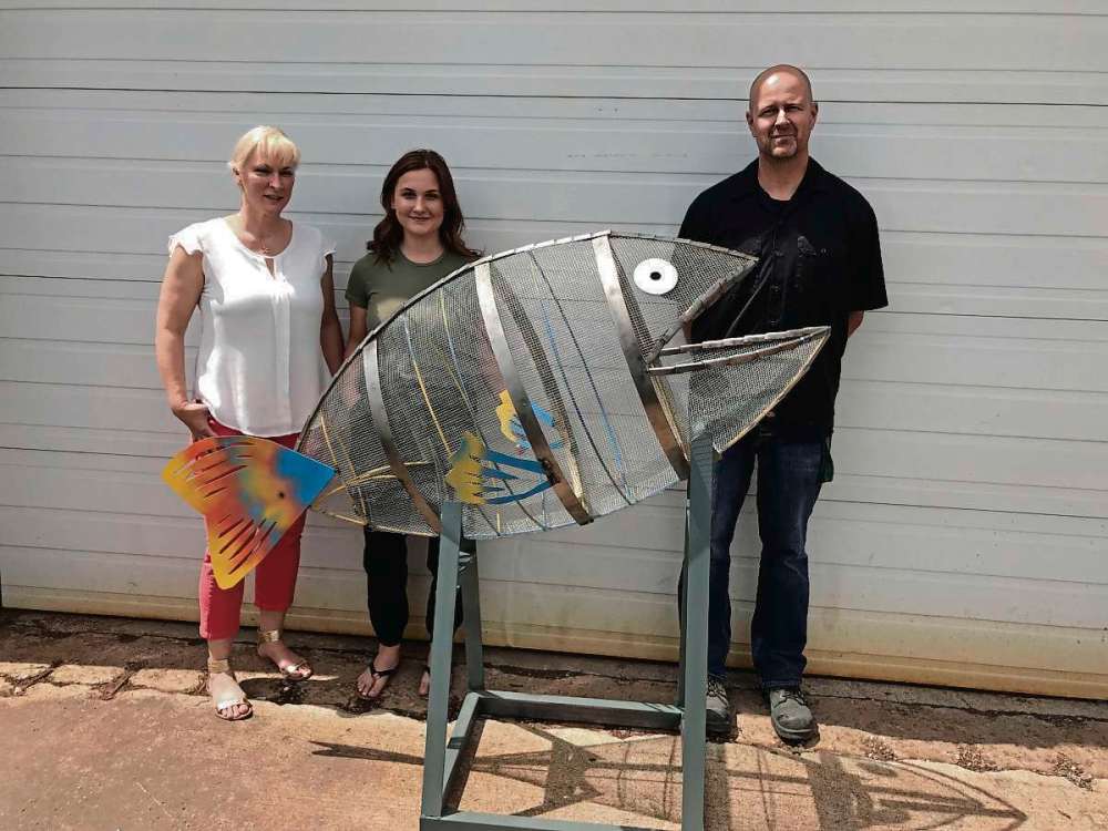 Sheldon Birnie
Murdoch MacKay Collegiate’s global issues teacher Kim Dudek, Grade 11 student Aspen Baker, and metal arts teacher Gerard Hoorne with ‘Bubbles,’ a metal art piece that has been installed on the beach at The Oasis to help encourage recycling. (SHELDON BIRNIE/CANSTAR/THE HERALD)