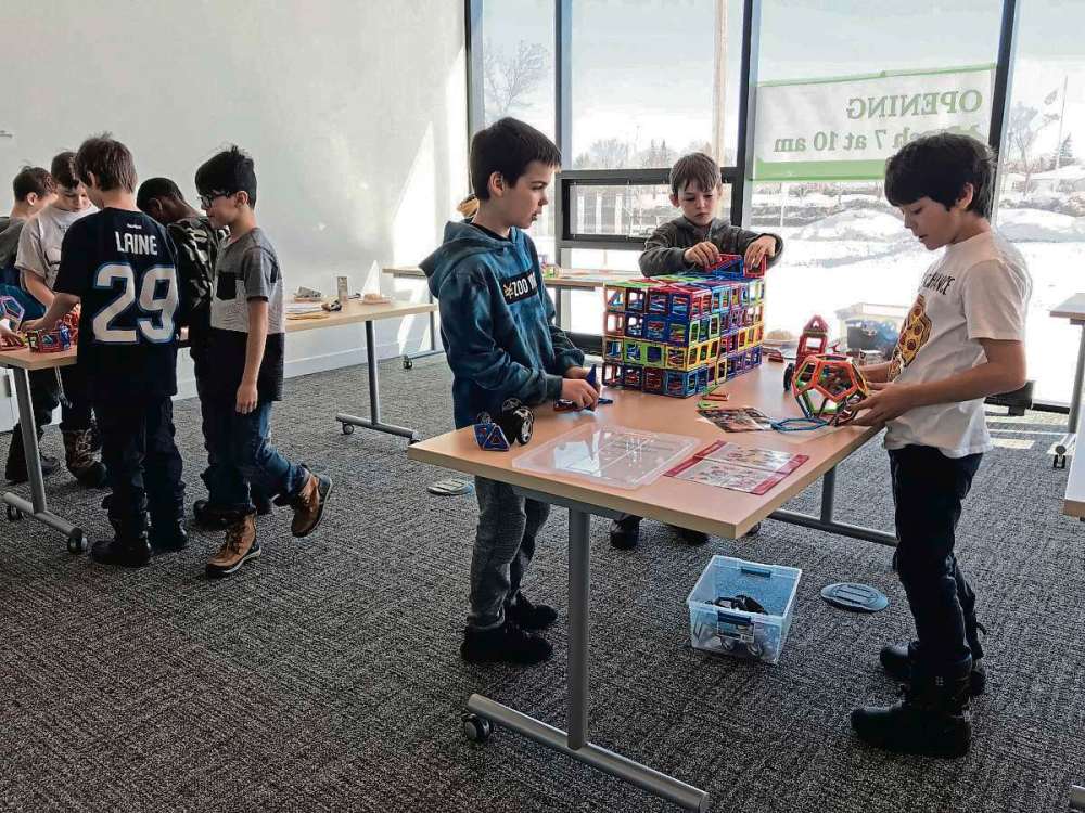 Sheldon Birnie
The new Transcona Library features a large room with large windows for meetings and for use of the various children's programs the library runs. (SHELDON BIRNIE/CANSTAR/THE HERALD)