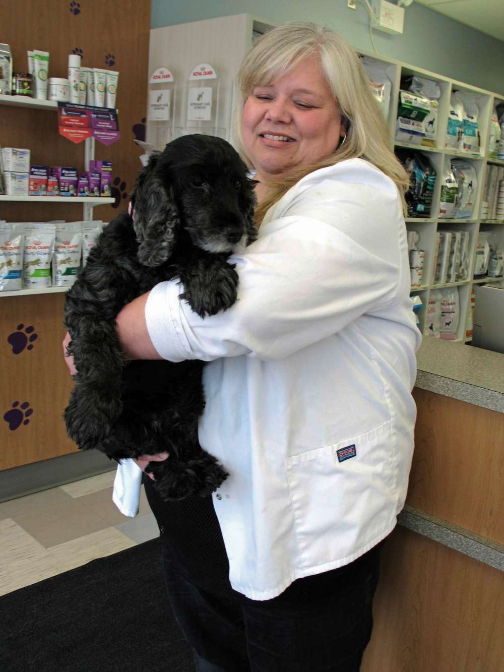 Simon Fuller
Dr. Shannon Steuart pictured with her dog, Gemma, at South End Veterinary Hospital, which is located at 2-1549 St. Mary’s Rd. in St. Vital. (SIMON FULLER/CANSTAR NEWS/THE LANCE)