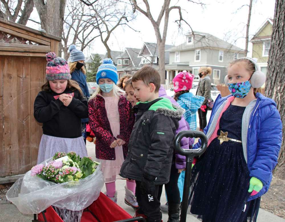 Dancing, singing students brighten seniors’ day Our Communities