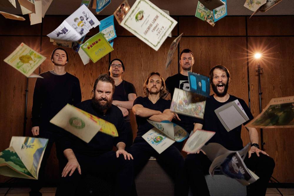 Ukrainian-language band Zrada will be playing the benefit social to raise money for Ukrainian refugees.