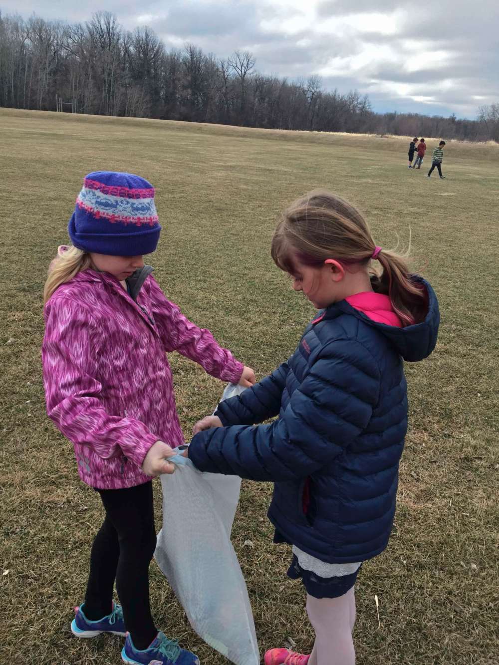 Supplied photo
Students at École St. Norbert Immersion took the initiative on April 27 and headed out into the community armed with garbage bags and gloves to help clean up trash revealed by the winter melt.