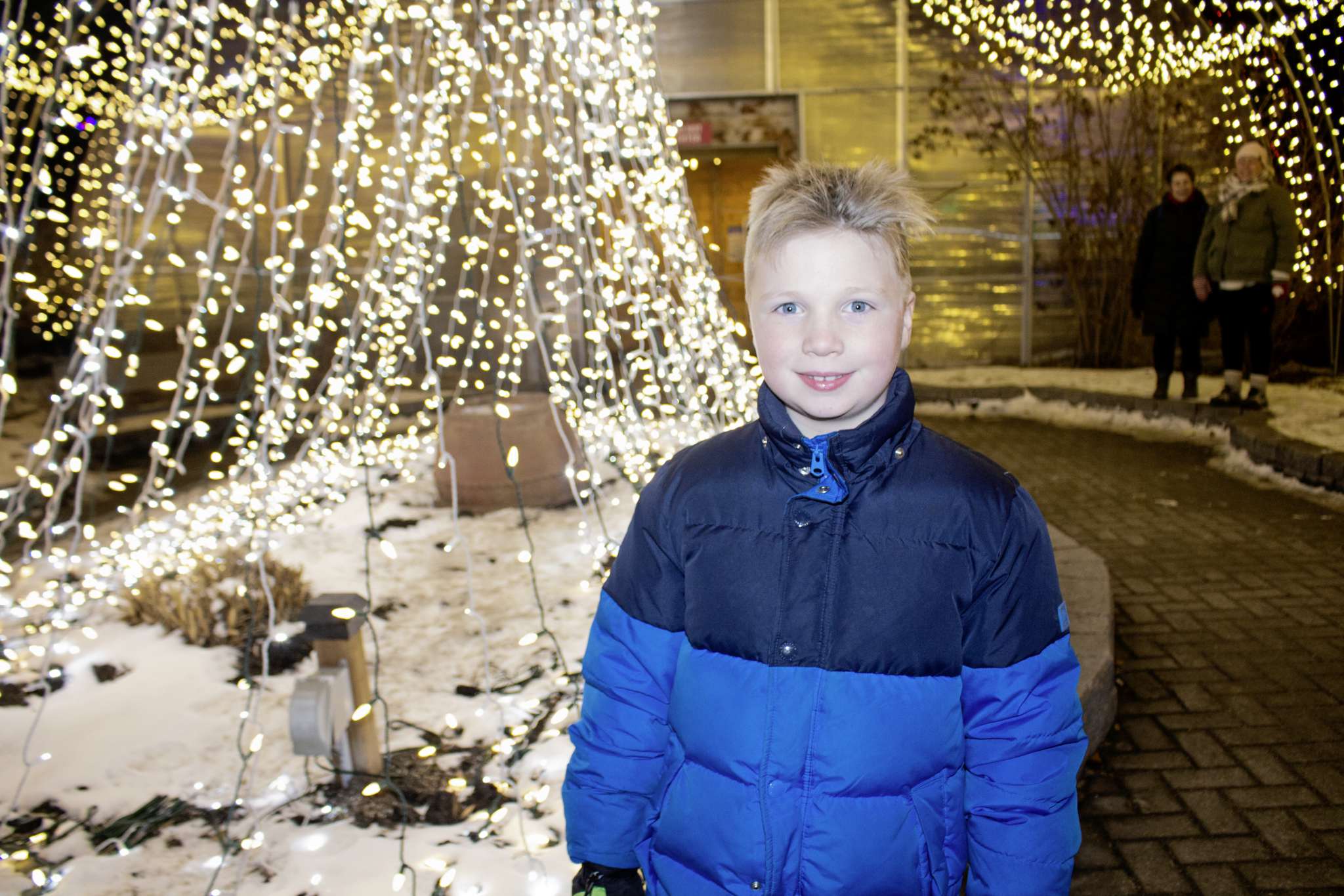 Zoo Lights Festival dazzles residents – Our Communities