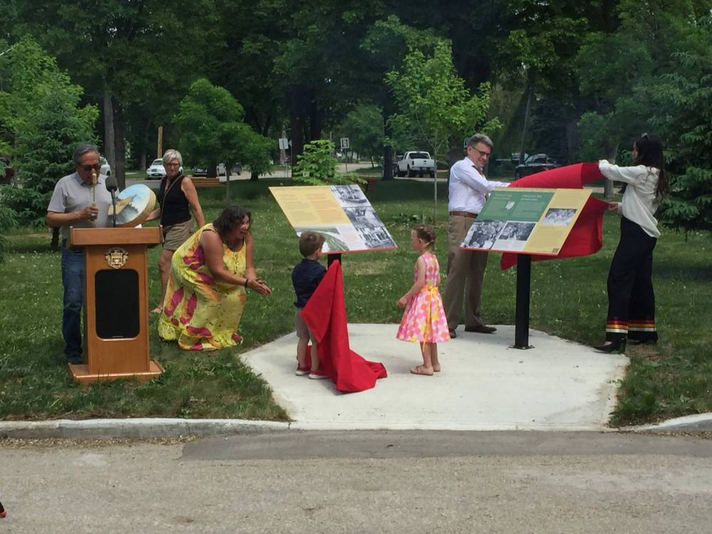 Kingston Crescent, Row historical tributes unveiled Our Communities