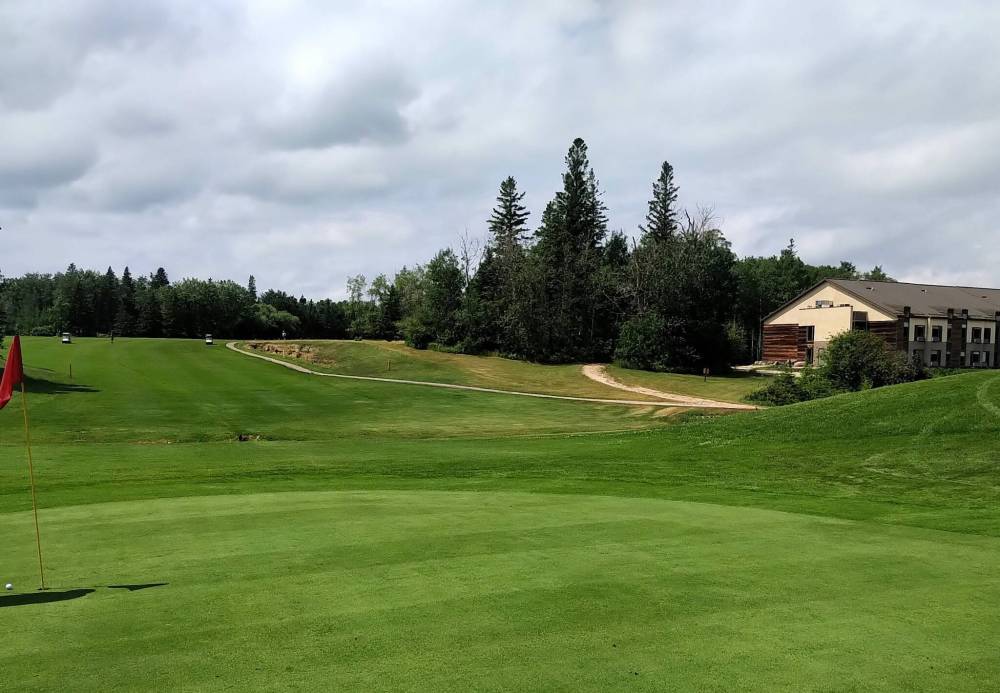 Photo by Ryan Desjarlais
As you approach the 10th green at Hecla Golf Course, one of the resort’s hotel wings comes into view.