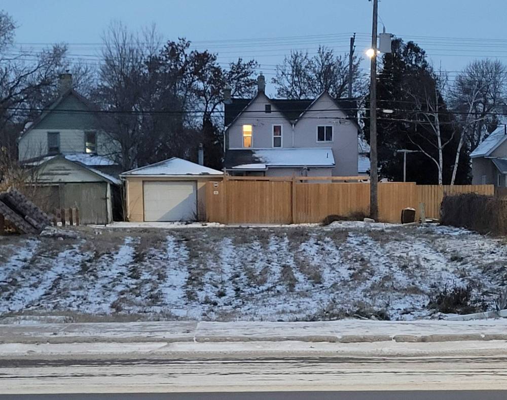 Photo by Dylon Martin
A vacant lot in Elmwood. Once implemented, zoning changes made by the City of Winnipeg to access the Housing Accelerator Fund may mean at least a little more home building, particularly near transit.