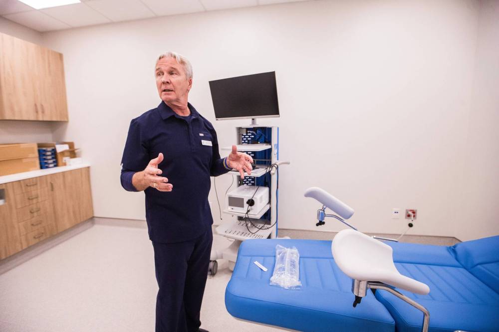 Mikaela MacKenzie / Winnipeg Free Press
Dr. Gordon McTavish, medical director at Heartland Fertility, is pictured in the hysteroscopy of the clinic’s new facility.