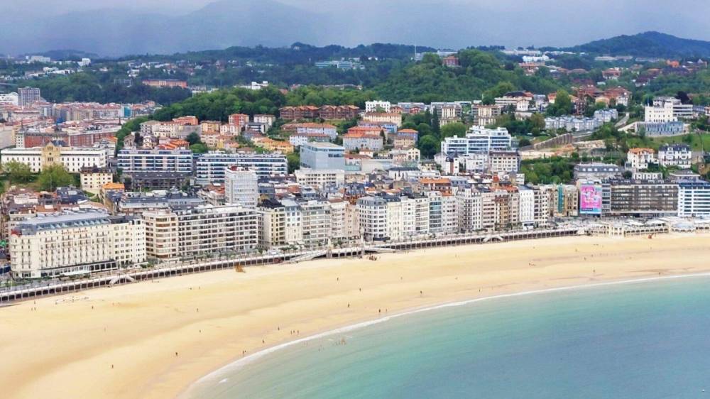 Photo by RoseAnna Schick
La Concha Beach is a pristine expanse of golden sands right in the heart of San Sebastián.