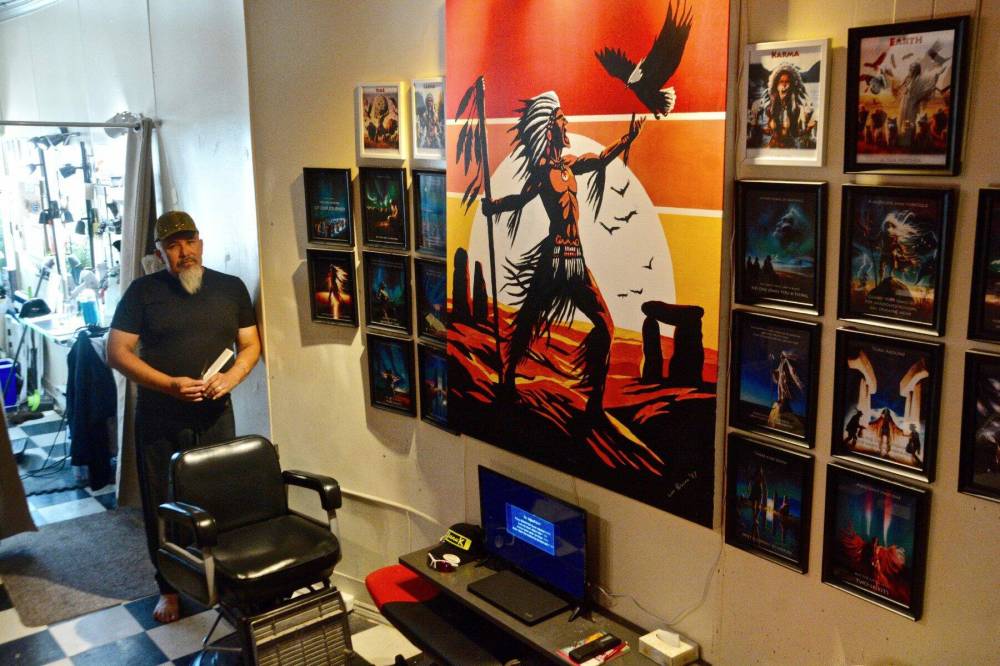 Photo by Doug Kretchmer
Les Bruce cuts and styles and makes art at Niichii Barber and Salon on Selkirk Avenue.