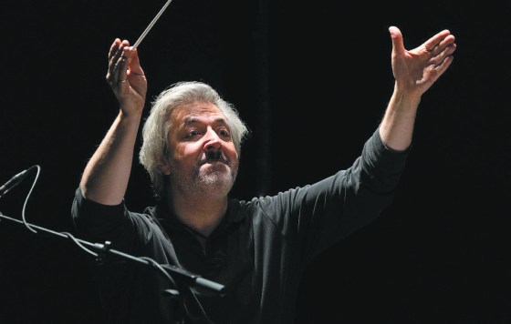 Free Press file photo – The Winnipeg Symphony Orchestra’s Daniel Raiskin will lead the orchestra in three special concerts this week, as the audience will be seated onstage to get an up-close-and-personal perspective.