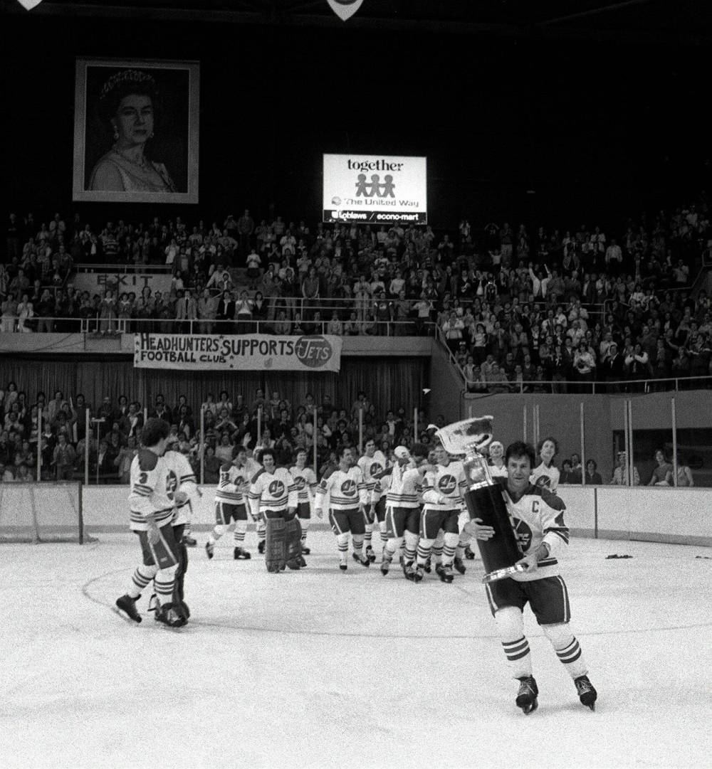 File photo
Winnipeg Jets captain Lars-Erik Sjoberg carries the team’s second Avco Cup in victory around Winnipeg Arena on May 20, 1978.