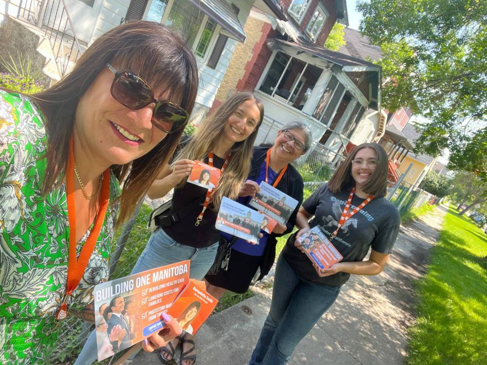 Supplied photo
MLA Bernaddete Smith’s team out door knocking in Point Douglas would like to hear from area residents.