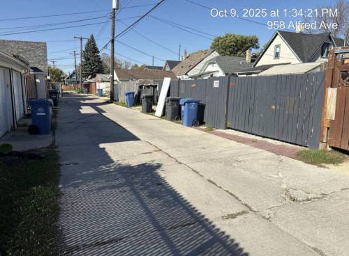 Supplied photo
                                The back lane behind a house on Alfred Avenue, where a senior resident claims to have have been mugged twice, resulting in the need for a front driveway. The plans were denied by the Lord Selkirk–West Kildonan community committee.