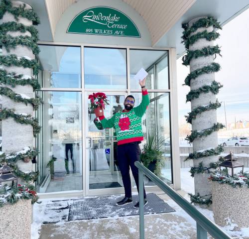 Supplied photo
                                Fort Whyte MLA Obby Khan delivered poinsettias to the many assisted-living and care homes within Fort Whyte prior to the holiday season.