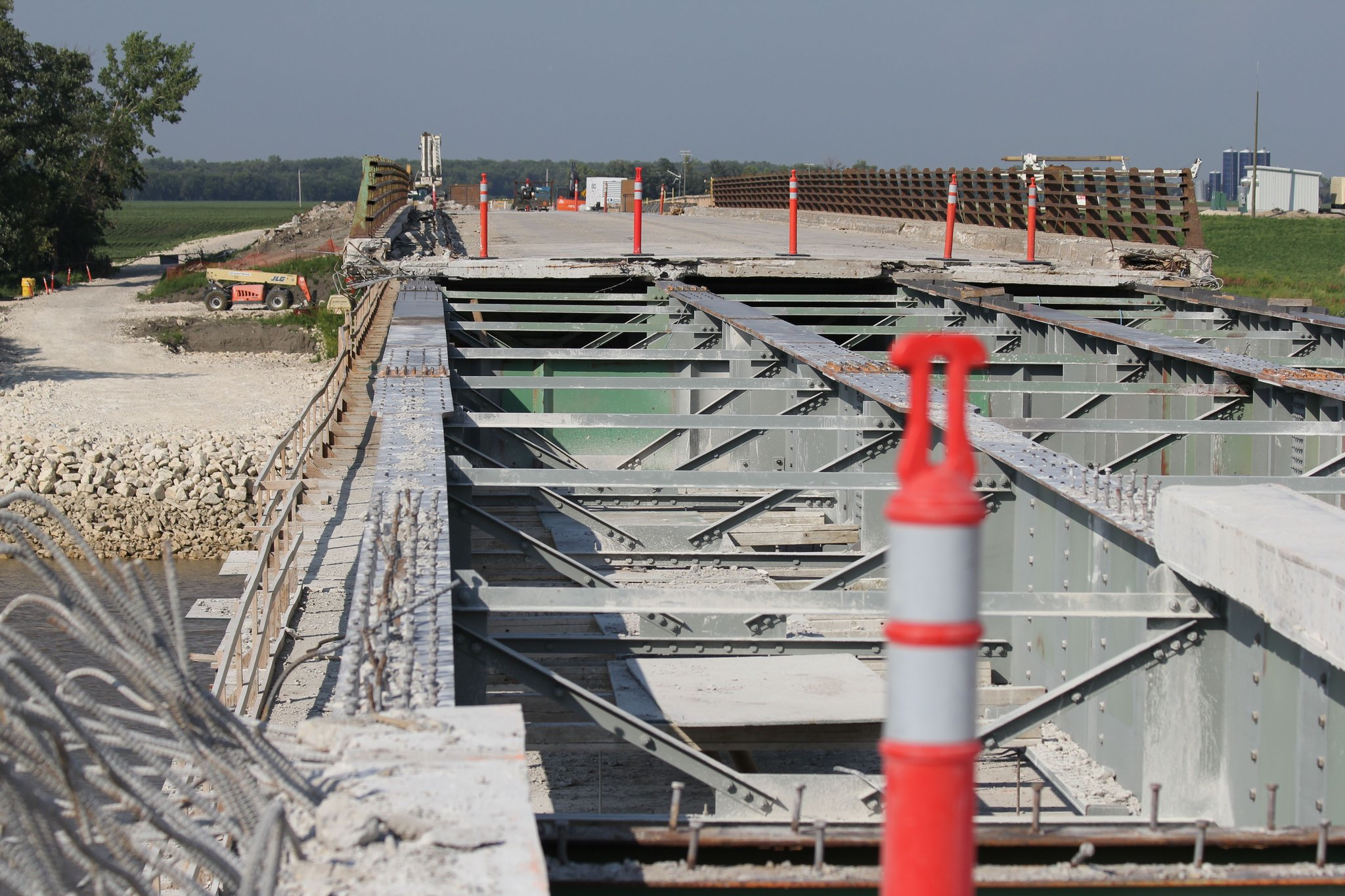 Morris bridge again shut down The Carillon