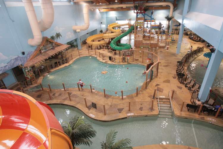 JOE BRYKSA / WINNIPEG FREE PRESS
Councillors will meet to hear details about a $7-million grant toward the construction of a hotel and water park near The Forks. Pictured: The Splashers of the South Seas water park at the Canad Inns hotel in Grand Forks, North Dakota.