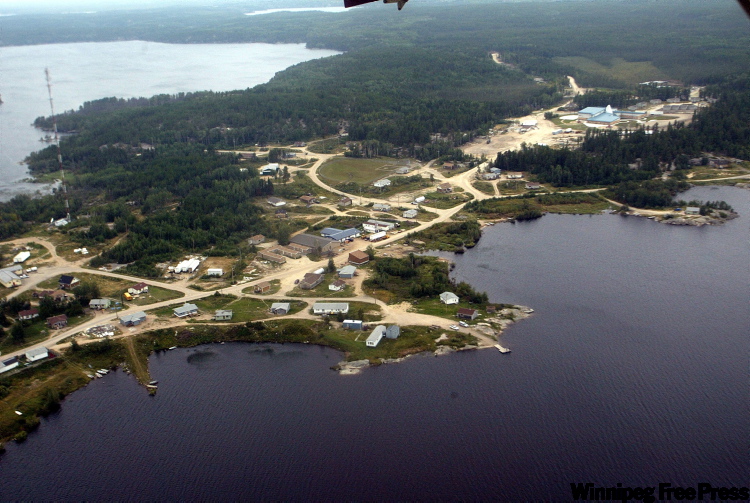 KEN GIGLIOTTI / FREE PRESS ARCHIVES
There are numerous reserves in picturesque country, like Pauingassi in Manitoba, that could develop tourism industries if they had access to capital.