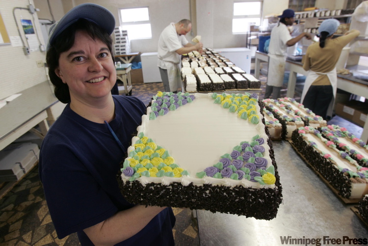 JOE BRYKSA / WINNIPEG FREE PRESS archives
A Jeanne's Bakery cake can evoke all kinds of nostalgic emotions in those who long for a taste of home.