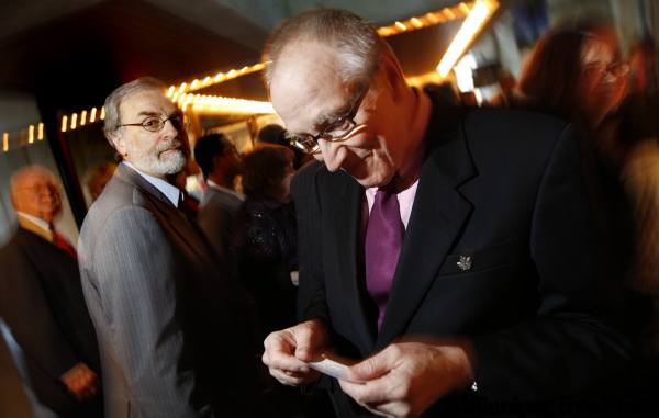 PHIL HOSSACK / WINNIPEG FREE PRESS
Andrew Leigh, the former producer of the Old Vic in London, clutches his world premiere ticket.
