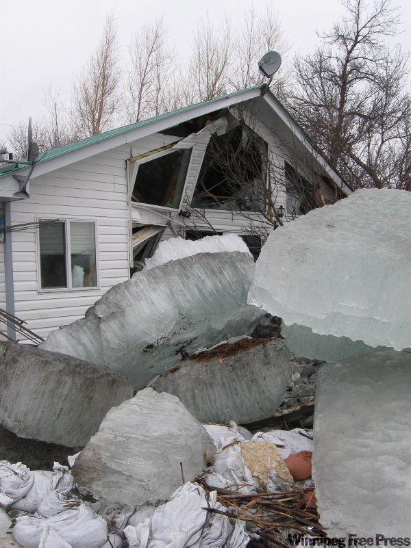 B.J. Schofield / Winnipeg Free Press
Free Press reader B.J. Schofield submitted today a photo taken Monday of a Breezy Point home destroyed by rising water and ice on Sunday night.