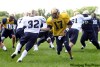 RUTH.BONNEVILLE@FREEPRESS.MB.CA
Backup QB Stefan LeFors (17) hands the ball off to Fred Reid, the CFL’s leading rusher, during practice at Rods Field Tuesday. Reid is one of the team’s few bright spots.