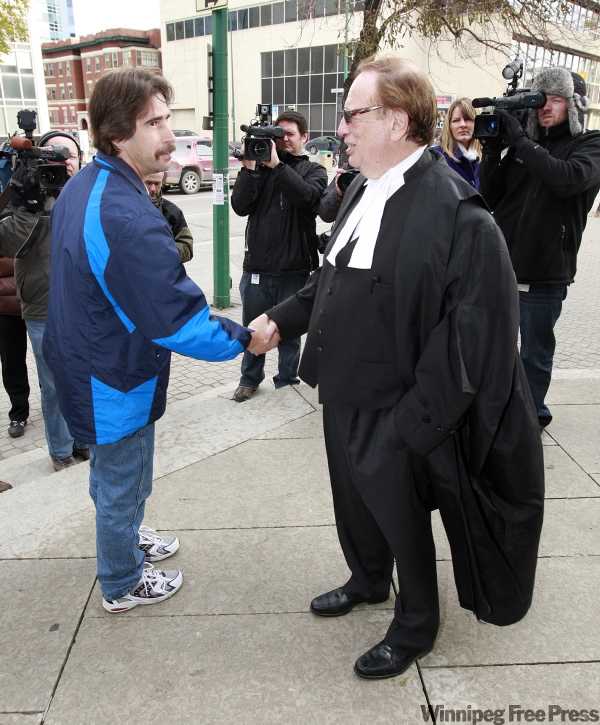 KEN GIGLIOTTI / WINNIPEG FREE PRESS
Kyle Unger shakes the hand of his lawyer, Hersh Wolch, after being acquitted on Friday.