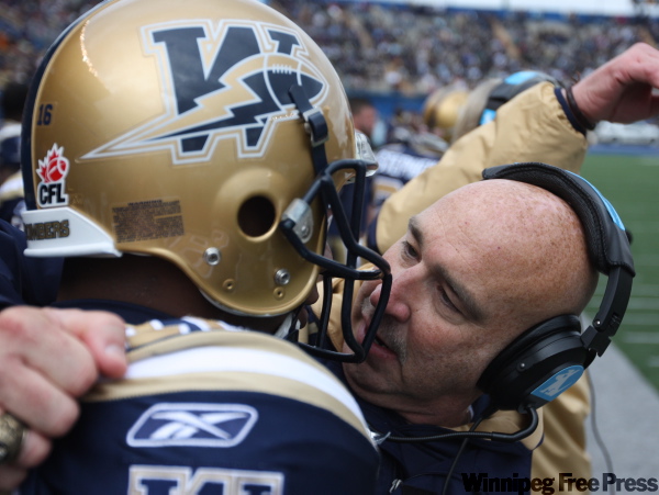 TREVOR HAGAN / WINNIPEG FREE PRESS ARCHIVES
Michael Bishop (left) and Mike Kelly: Like them or not, they are Blue’s best option.