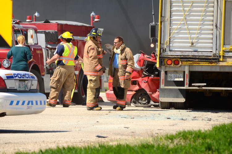 Crash claims two young women, RCMP say – Winnipeg Free Press