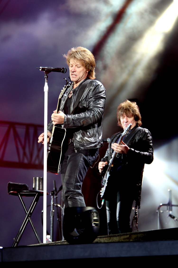 Jersey giants stop the rain (concert review) – Winnipeg Free Press
