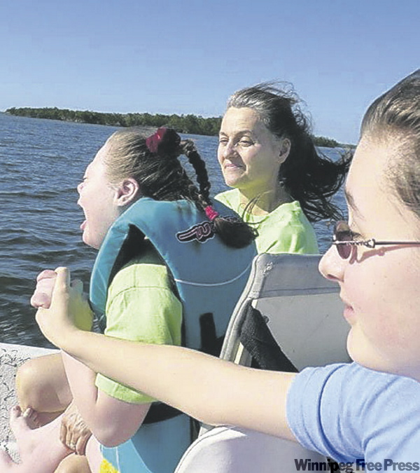 KEVIN ROLLASON / WINNIPEG FREE PRESS
Mary, Gail and Sarah (left to right) speeding through the 10,000 Islands area of the Everglades.