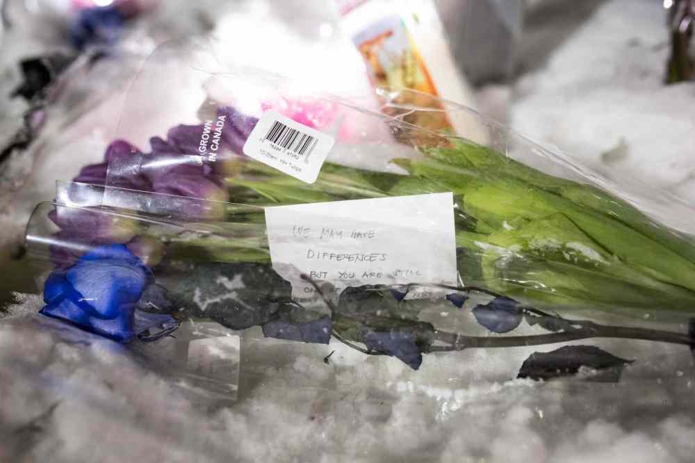 GREG GALLINGER / WINNIPEG FREE PRESS
Candles and flowers and a single photo make up the small shrine left in honor of Irvine J. Fraser.