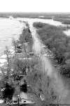 COURTNEY CAMPBELL / WINNIPEG FREE PRESS
In the Breezy Point area, nine people had to be rescued by provincial Zodiac boats after earlier refusing to leave.
