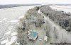 Ruth Bonneville / Winnipeg Free Press
Homes and cottages in the Breezy Point area were submerged under frigid river water following several shifts in an ice jam north of Selkirk.
