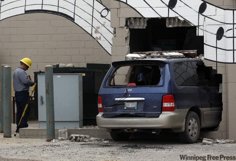 Driver in Long and McQuade crash dies Winnipeg Free Press