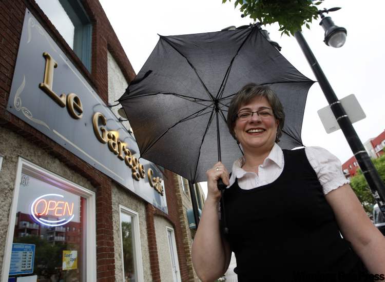 KEN GIGLIOTTI /WINNIPEG FREE PRESS
Suzanne D’Amours says francophones tend to speak English when they don’t know if someone speaks French.